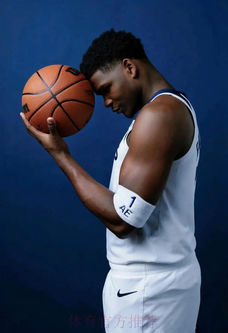 兰德尔:爱德华兹应该进全明星首发,上一场55分你们没看? 兰德尔:爱德华兹应该进全明星首发,上一场55分你们没看?